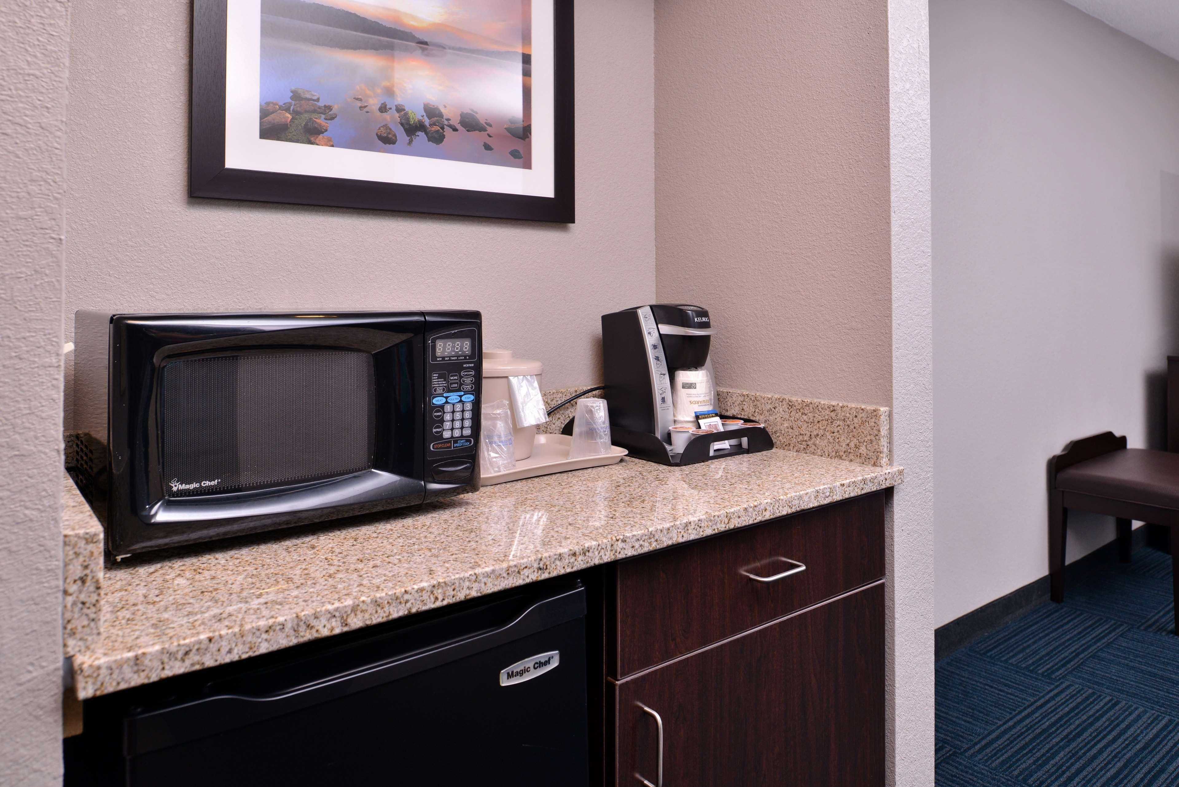 Best Western Hartford Hotel And Suites Εξωτερικό φωτογραφία