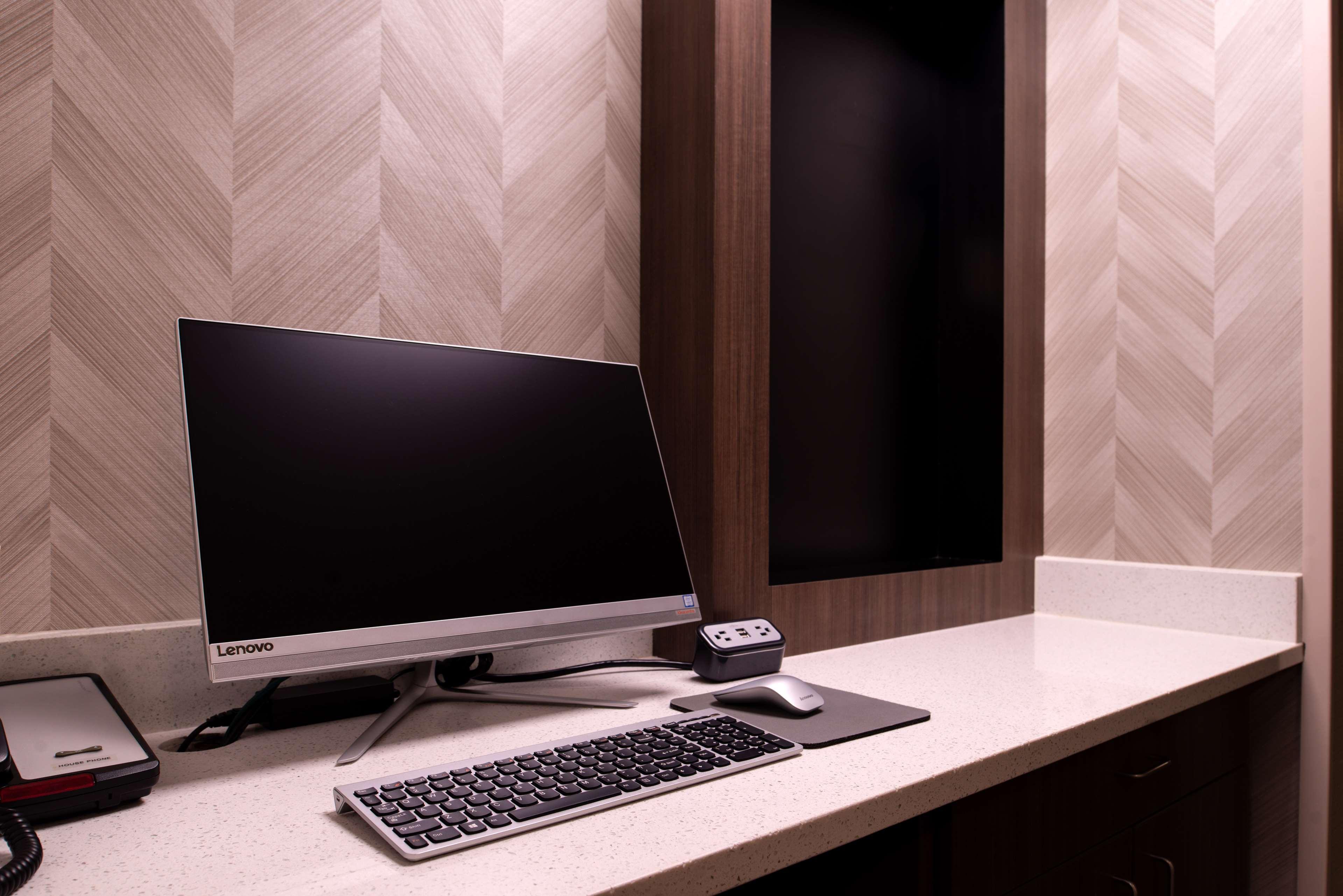 Best Western Hartford Hotel And Suites Εξωτερικό φωτογραφία