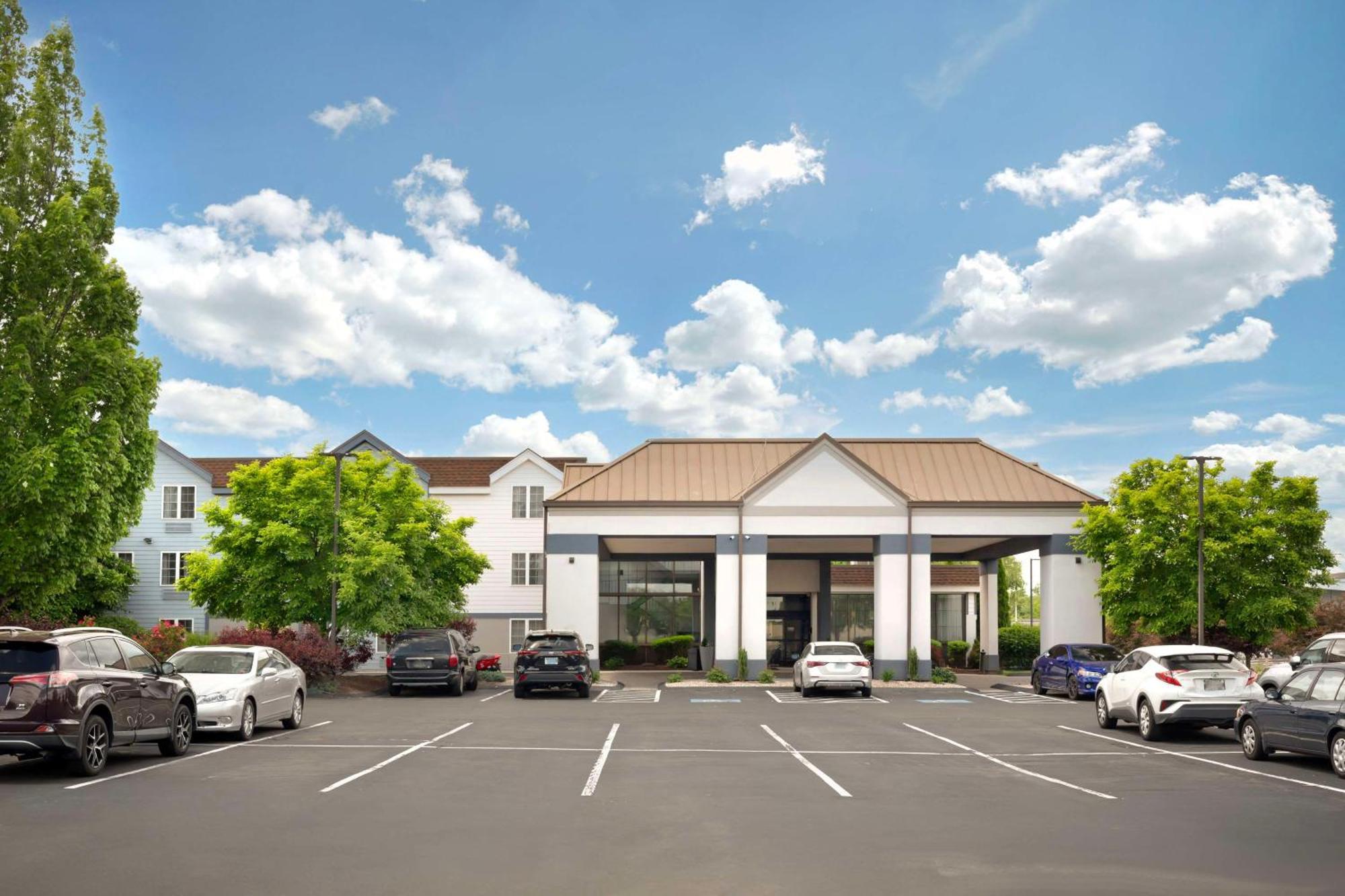 Best Western Hartford Hotel And Suites Εξωτερικό φωτογραφία