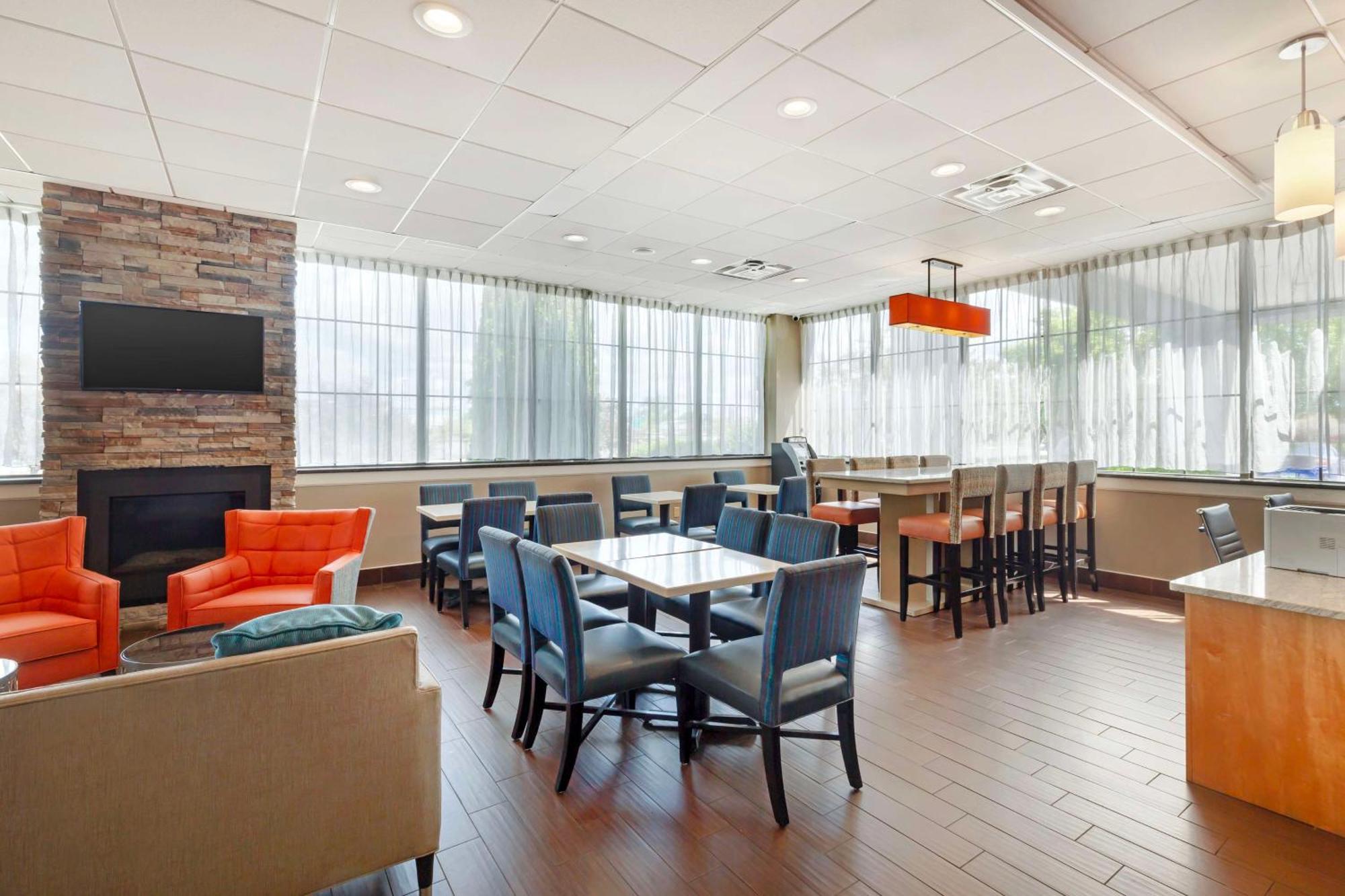 Best Western Hartford Hotel And Suites Εξωτερικό φωτογραφία