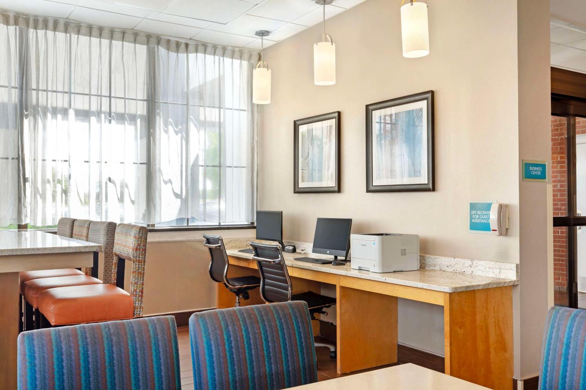 Best Western Hartford Hotel And Suites Εξωτερικό φωτογραφία