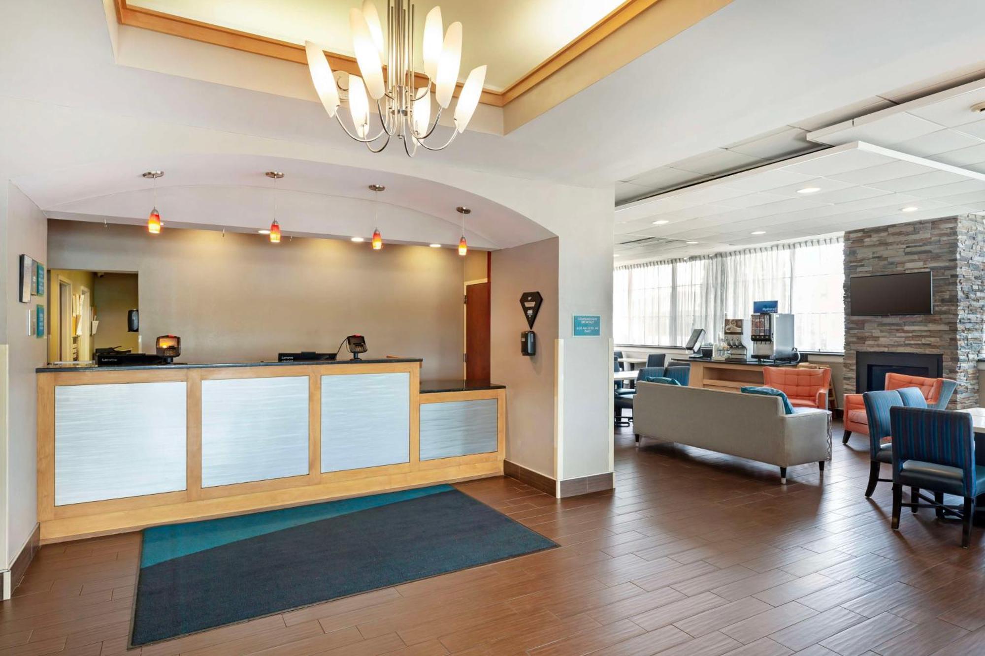 Best Western Hartford Hotel And Suites Εξωτερικό φωτογραφία