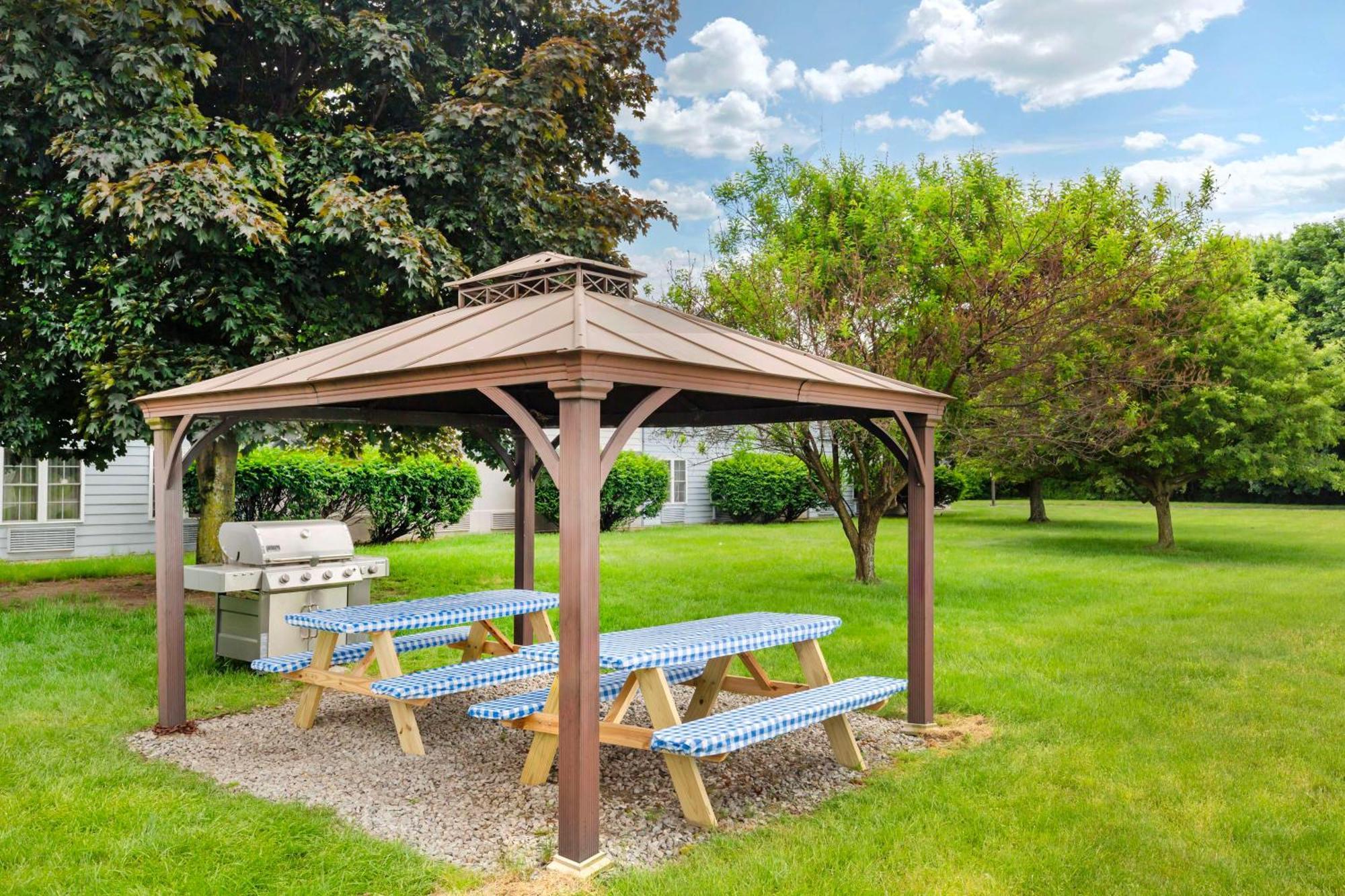 Best Western Hartford Hotel And Suites Εξωτερικό φωτογραφία